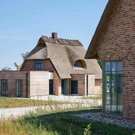 Luxus - Reetdachhaus Strandwall