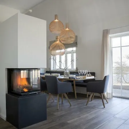 Luxus - Reetdachhaus Strandwall